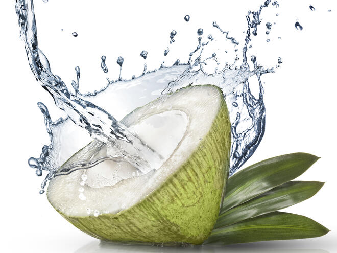 10 здравословни ползи от кокосовата вода