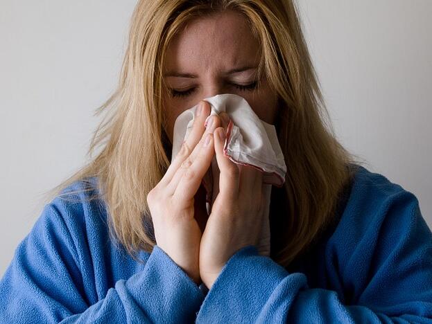 Как да различим симптомите на COVID-19, настинка и грип
