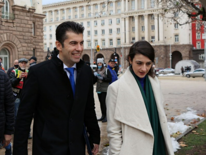 Какво се случва? Без Кирил Петков на рождения ден на Лена Какво се случва? Без Кирил Петков на рождения ден на Лена