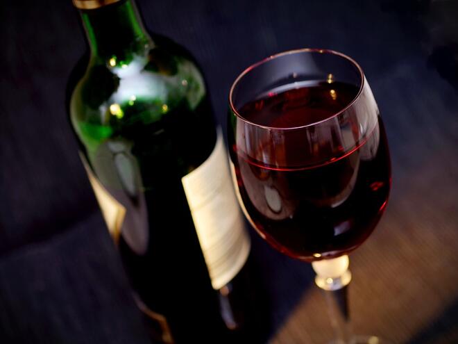 Ето какво се добавя към греяното вино и защо е полезно