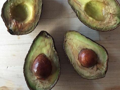 Ако авокъадото покафенее: Развалено ли е и можели да ке яде? Ако авокъадото покафенее: Развалено ли е и можели да ке яде?