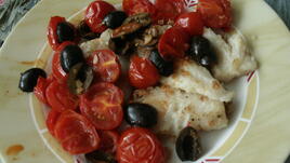 Ммм, риба в сос от чери доматчета и маслини 