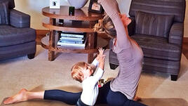Жизел Бюндхен и малката Вивиан отново правят йога заедно 