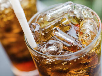 Изпиването само на 330 милилитра газирана напитка на ден може да увеличи риска от инсулт и...