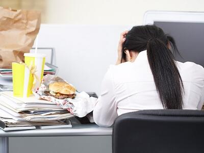 Офис-врагове на диетата: обядът на работното бюро