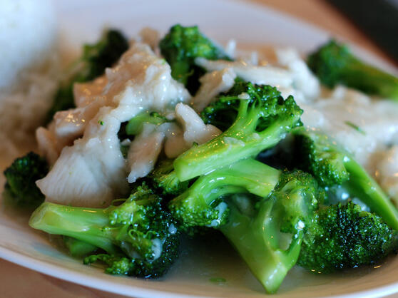 Ако не постите: Здравословна вечеря с пиле и броколи