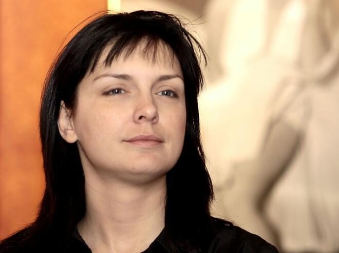 И таз добра! Жени Калканджиева в линейка с превързана глава (ВИДЕО)
