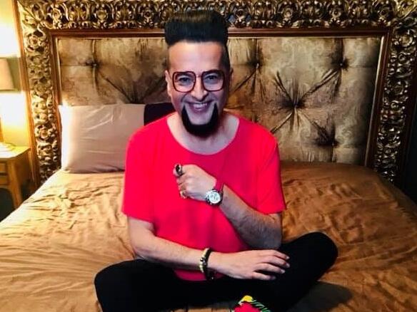 Над 150 уникални брошки къта Евгени Минчев