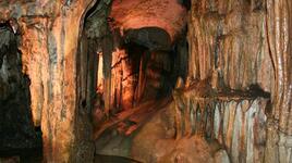 Гадателка: От 7 века НЛО е скрит под пещерата "Леденика"