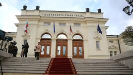 Народното събрание: Негативна енергия, тайни тунели и зловещи легенди