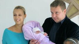 По махленски! Васил Драганов от "Комиците": Жена ми забременя от кебапчия! Тя: Той ме биеше!