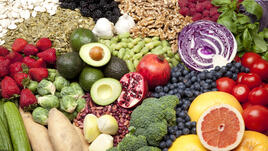 Токсиколози бият тревога: Лепкавите плодове и зеленчуци са пълни с...
