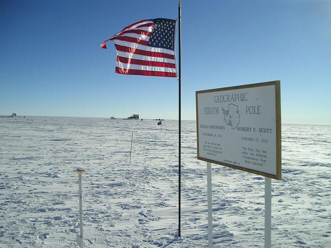 Южният полюс е извънземният център за контрол на НЛО?
