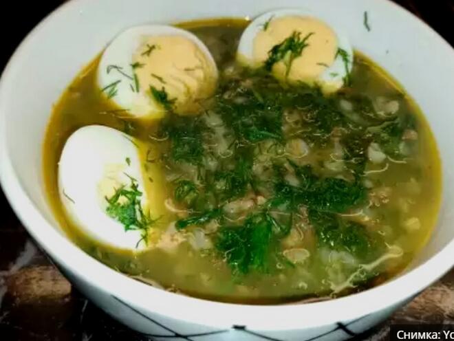 Само 150 калории в 250 г: Супа със спанак и елда