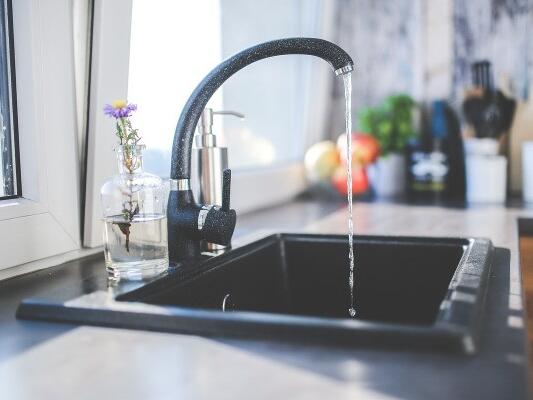Безопасна ли е наистина за пиене чешмяната вода?