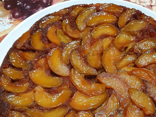 Карамелизирани ябълки с канела и ром за есенни вечери