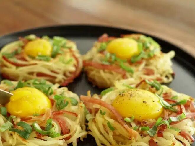 Картофени „гнезда“ с жълтък