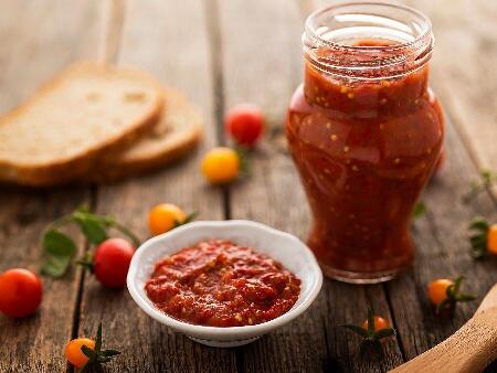 Как сами да си приготвим домашна лютеница на фурна или в мултикукър 