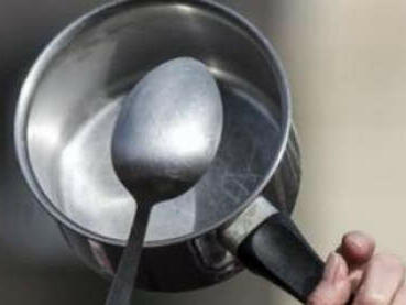 Защо не бива да оставяте лъжица в тенджера:  поверия и научно обяснение