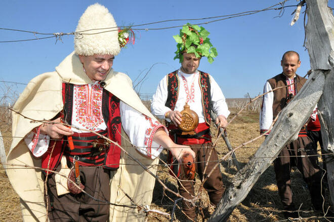 Празнуваме Трифон Зарезан: Вижте традициите и поверията