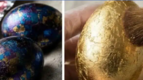 Космически мрамор или злато? Два начина за боядисване на яйца с фолио