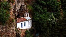 Късна разходка: Разбоишки скален манастир
