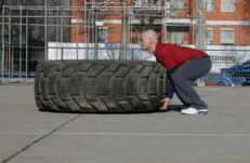 Strongman*: обръщане на гуми