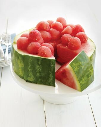 Лято! Обичаме го по много причини, а една от тях са дините ;) Защото са вкусни и освежаващи :) В...