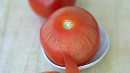 Кулинарен трик: да обелим доматите 