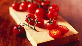 Кулинарен трик: Масово разполовяване на чери домати