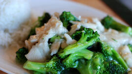Ако не постите: Здравословна вечеря с пиле и броколи